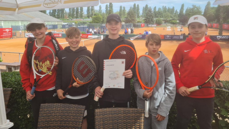 Tennismannschaft Der Kopernikusschule Freigericht Beim Regionalentscheid „Jugend Trainiert Für Olympia“