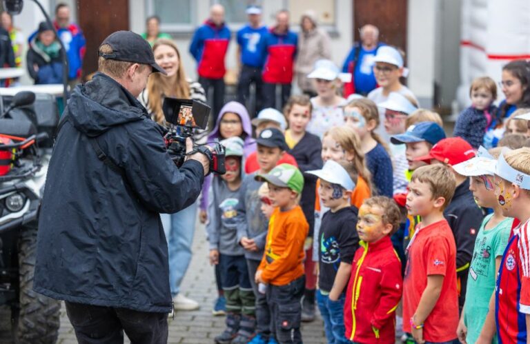 „Die Maus Öffnet Türen“: Wdr-Fernsehteam Dreht Bei Aktionstag Der Bergwacht Birstein