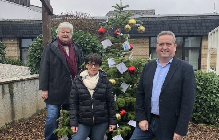 Weihnachtswunschbaum Für Kinder In Der Gemeinde Hasselroth