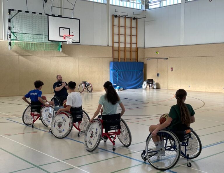 Projekt Rollstuhlbasketball An Der Kopernikusschule Freigericht:  Sport Trotz Körperlicher Einschränkungen