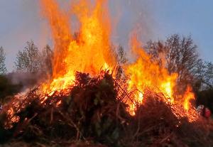 mkk echo main kinzig kreis zeitung23 osterfeuer flammen 902d32f8bb4058cbe2114478dcccd13a