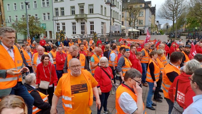 Protestkundgebung Gegen Die Kahlschlagpläne Bei Db Cargo Forderung: „Schwere Last Auf Langer Strecke Auf Die Schiene!“