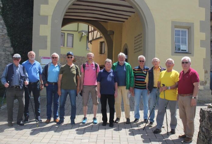 Burgfestspiele, Kanufahrt, Automuseum, Schlossbesichtigung und Museen Würth Abwechslungsreicher Wochenendausflug der TSV-Männer-Gymnastik-Gruppe