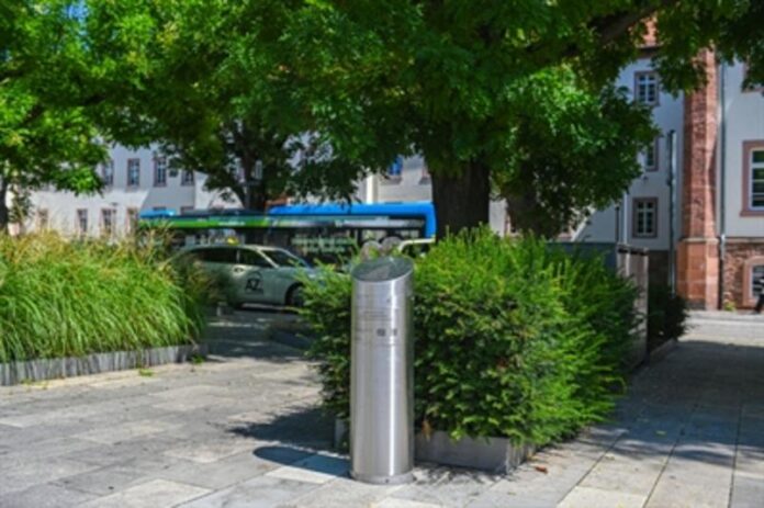 Erster Hanauer Trinkbrunnen am Freiheitsplatz in Betrieb genommen