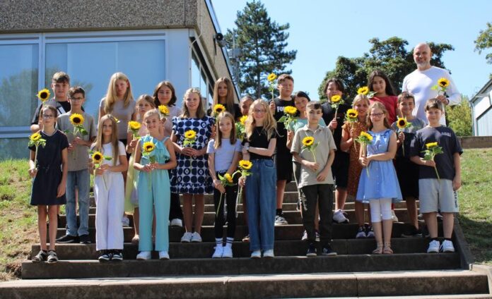 Macht es wie die Sonnenblumen Suttner-Schule begrüßt ihren jüngsten Jahrgang