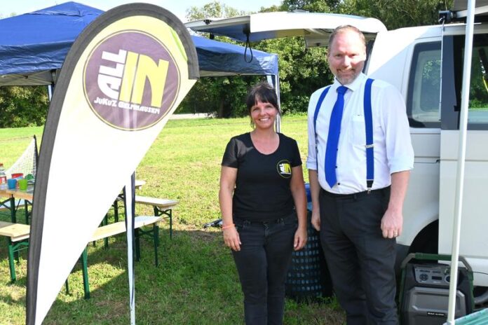 JuKuZ auf der Müllerwiese - Bürgermeister besucht mobile Station der Caritas