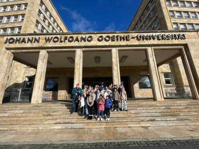 Sechstklässler der Kopernikusschule zu Gast an der Frankfurter Kinder-Uni