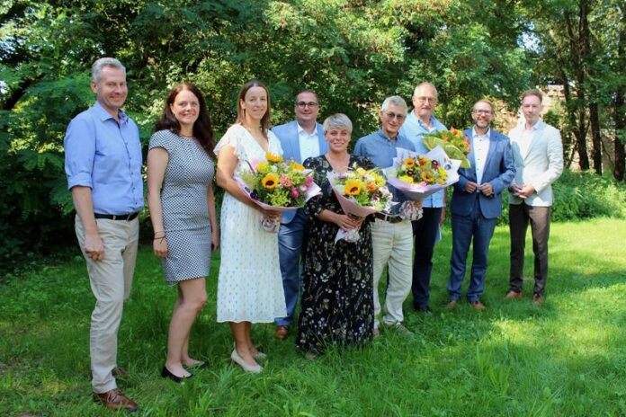 Großes Lob an vier langjährige Beschäftigte