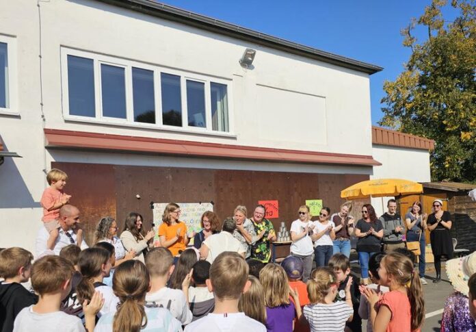 Ein Fest von Kindern für Kinder am Weltkindertag - Grundstufe der Henry-Harnischfeger-Schule feiert ihr Kennenlernfest bei bestem Wetter