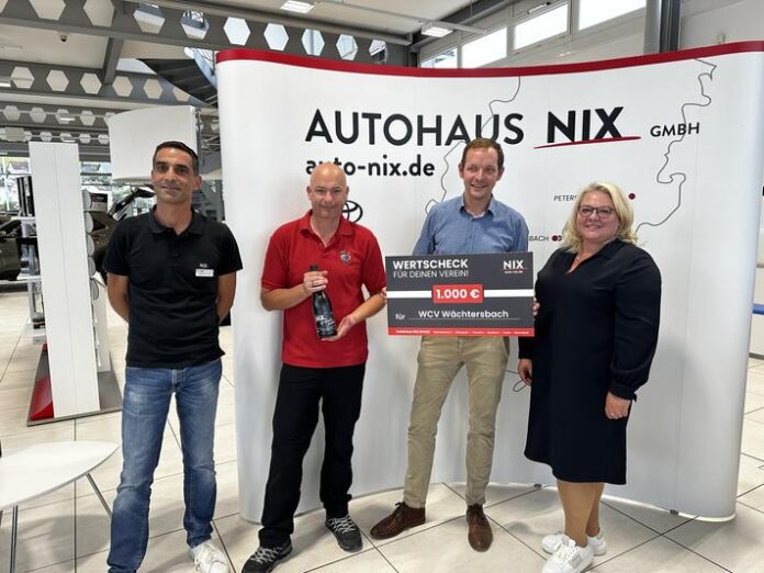 WCV jubelt über 1.000 Euro vom Autohaus Nix - Da schunkelt das WCV-Sparschwein