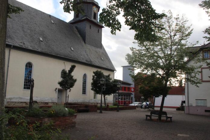 Ostheims Ortsmitte soll ein neues Gesicht erhalten – Stadt und evangelische Kirche wollen zusammenarbeiten.