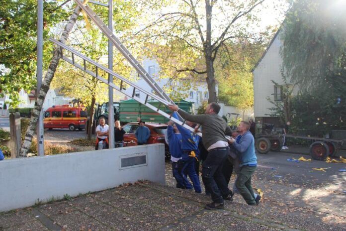 Wie lange kann die Tradition mit dem Kerbbaumstellen noch gewahrt werden?