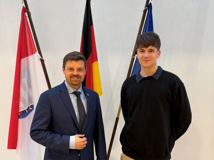 Bau-Weltmeister Yves Joel Gottmann auf Einladung von Patrick Appel im Hessischen Landtag