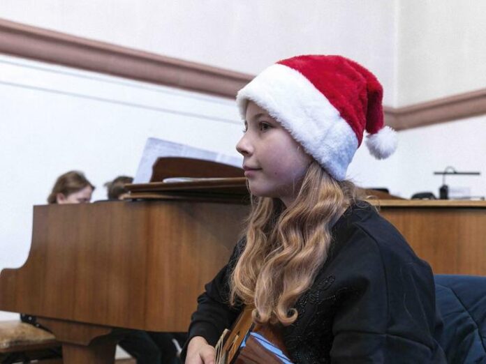 Musikalischer Weihnachtsmarkt mit gemeinsamem Singen und einer etwas anderen Adventsgeschichte.