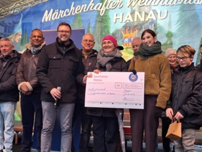 Erfolgreiche Tradition: Hanauer Adventskalender unterstützt soziale Projekte in der Stadt