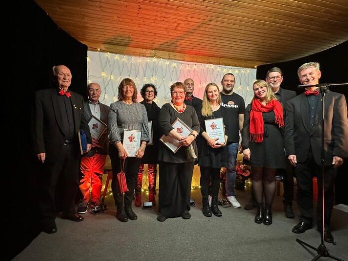 Ehrungen, freudige Nachrichten und ein besonderer Nikolaus - Weihnachtsfeier der Horbacher Chöre