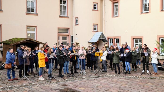 Jugendorchester lädt ein - Heiligabend im Schlosshof