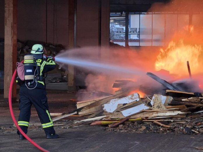 Brand in Industriehalle am Mittwoch in Salmünster