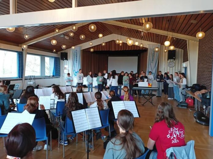 Chor- und Orchesterfahrt der Kopernikusschule: Intensives Proben und gemeinsames Musizieren auf der Ronneburg