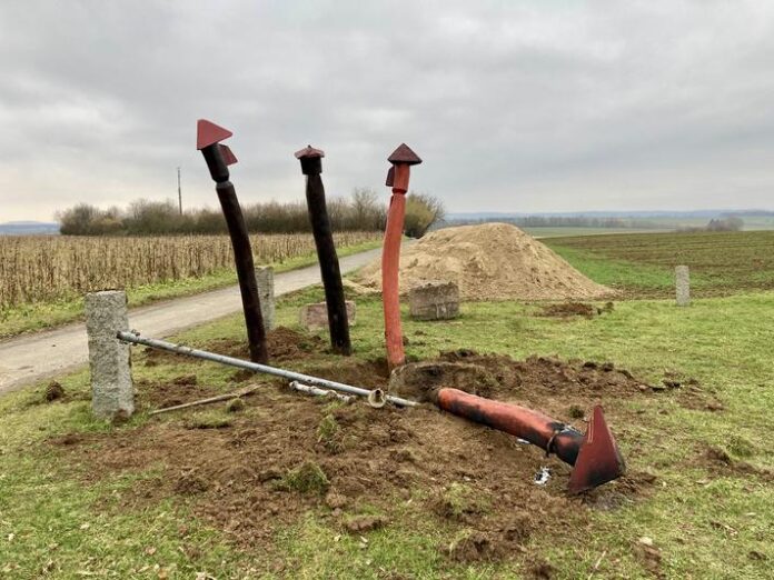 Vandalismus am Wartbaum: Stadt Nidderau sucht Zeugen!