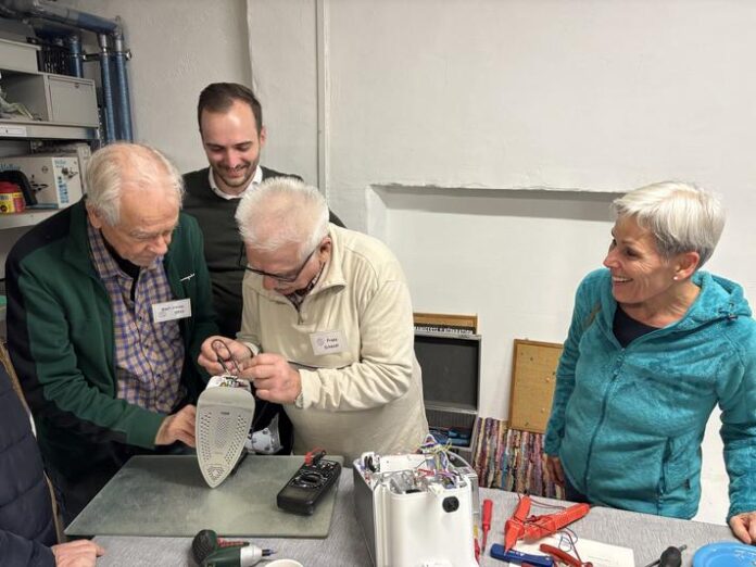 Bettina Müller und Michael Neuner (SPD) besuchen Repair-Café Wächtersbach