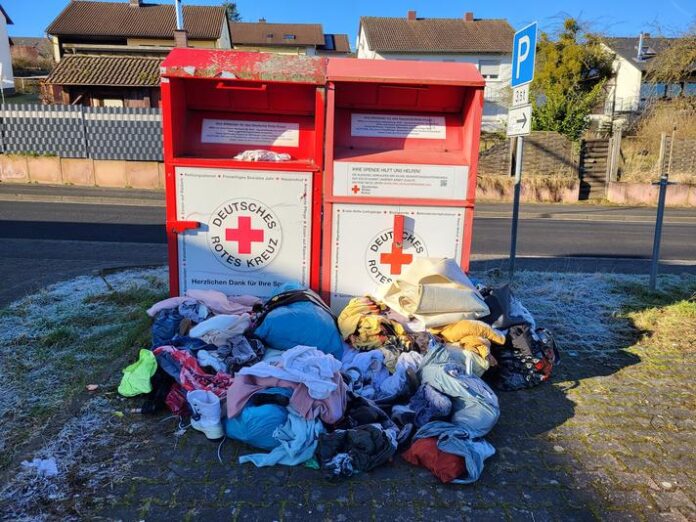 Der wahre Grund für überfüllte Kleidercontainer