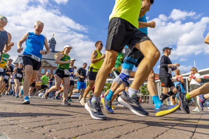 Ein kräftezehrendes „Familientreffen der Laufszene“