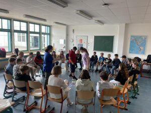 ein hauch von frankreich in der kopernikusschule: francemobil begeistert fünftklässler für die französische sprache