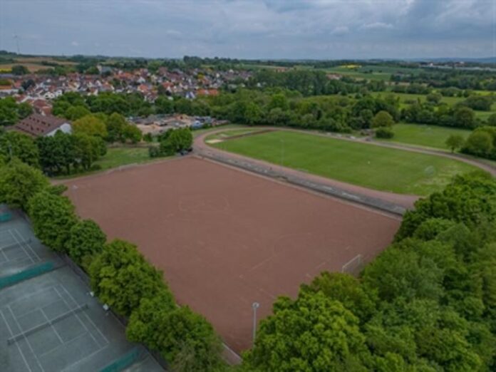 Kunstrasen für drei Sportanlagen: Hanau investiert in moderne Sportinfrastruktur