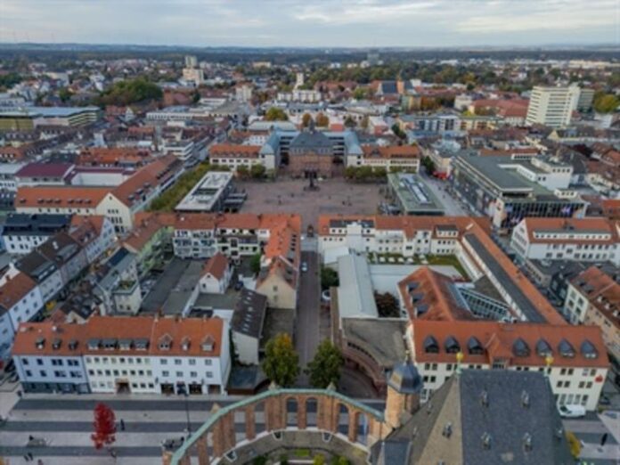 Digital und gedruckt: die neue Service-Karte der Hanauer Innenstadt