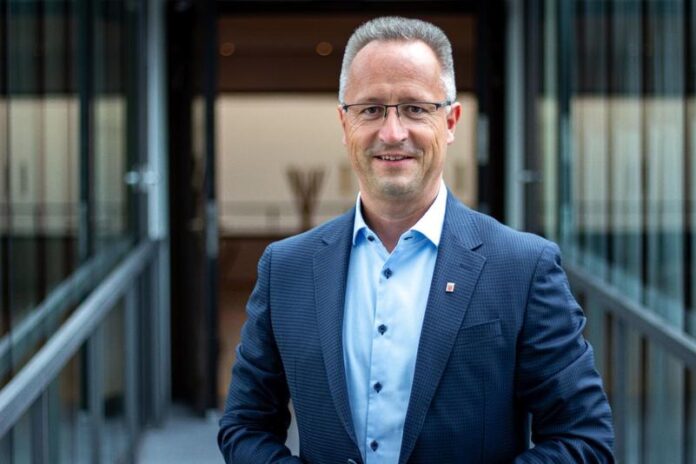 Kasseckert begrüßt Startschuss für die ersten beiden Bauabschnitte der Nordmainischen S-Bahn durch das Land Hessen