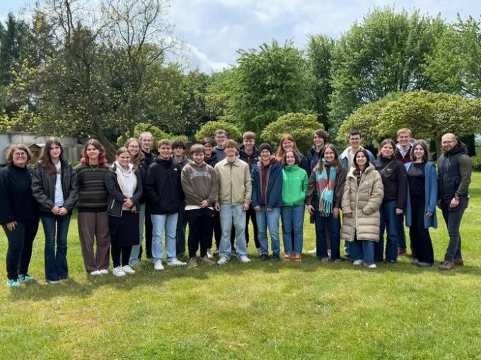 „Erinnern für die Zukunft“: Abiturientinnen und Abiturienten der Kopernikusschule Freigericht besuchen Auschwitz