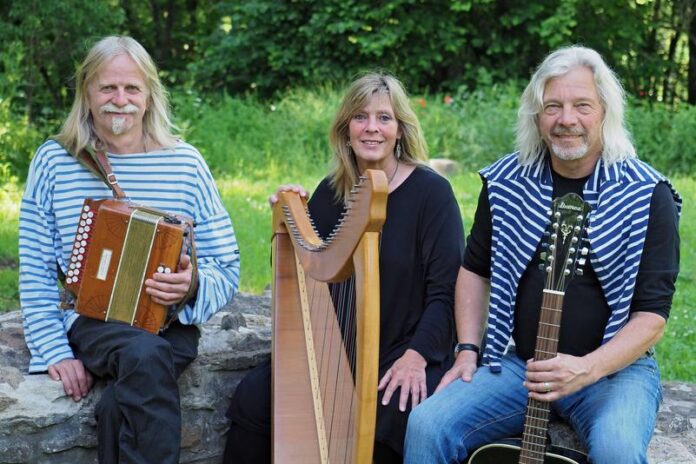 An Erminig spielt Lieder aus der Bretagne