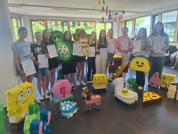Kunst trifft Sprache: 10. Piñata-Wettbewerb an der Kopernikusschule