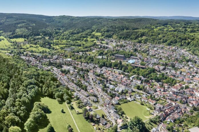 Digitale Dorflinde: 5 kostenlose Surf-Hotspots in Betrieb genommen