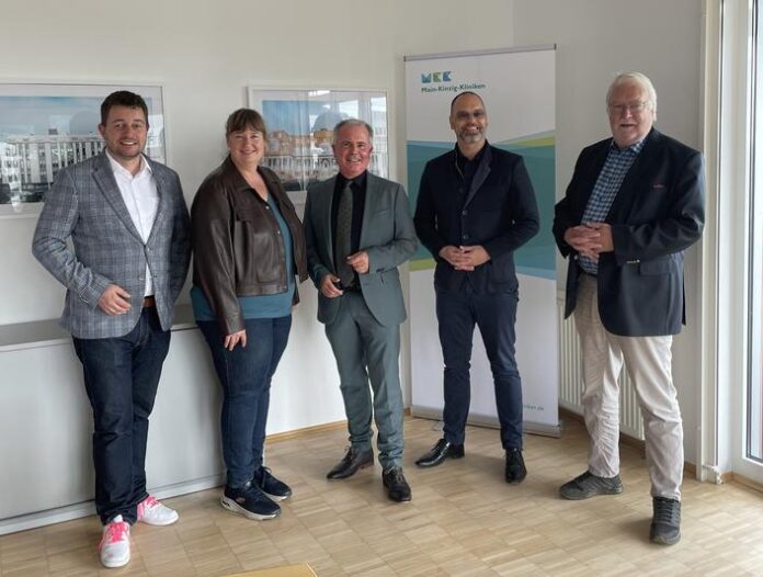 Gut aufgestellt in turbulenten Zeiten - FDP-Delegation besucht Main-Kinzig-Kliniken