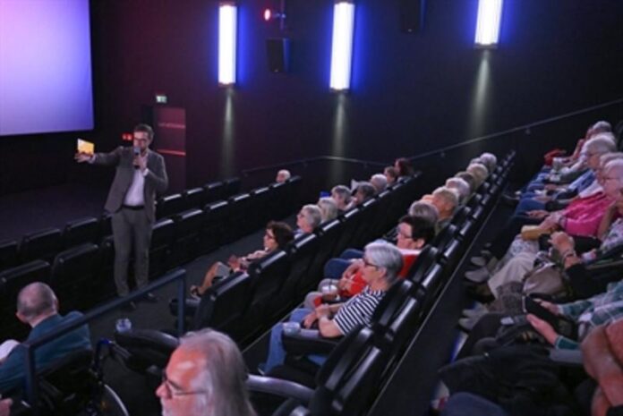 Kino-Erzählcafé des Hanauer Seniorenbüros mit berührender Komödie