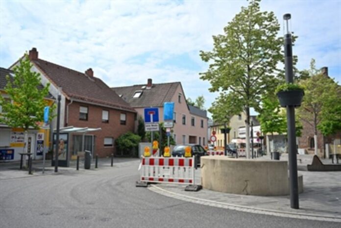 „Anlieger frei“: Erster Bauabschnitt am Rochusplatz in Großauheim freigegeben