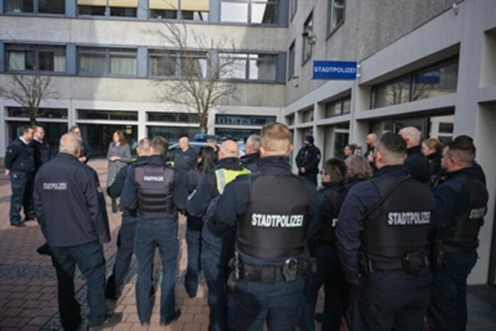 Präsenz und Dialog: Mobile Wache begleitet Sauberkeitskampagne am Freiheitsplatz