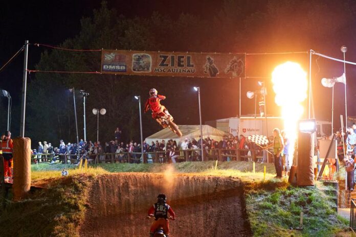Motocross, Feuerwerk und Renndisco: Flutlicht-Hessencup in Aufenau geht in die siebte Runde