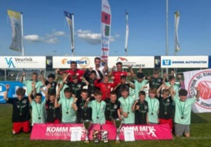 Unglaublicher Erfolg der U11 der SC Eintracht Sportfreunde Windecken 1911 bei internationalem Turnier in Ommen – Windecken feiert Doppel-Erfolg!