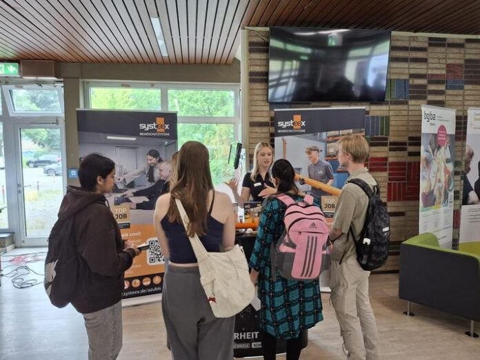 Großes Interesse und wertvolle Impulse: Berufsmesse an den Kaufmännischen Schulen Hanau