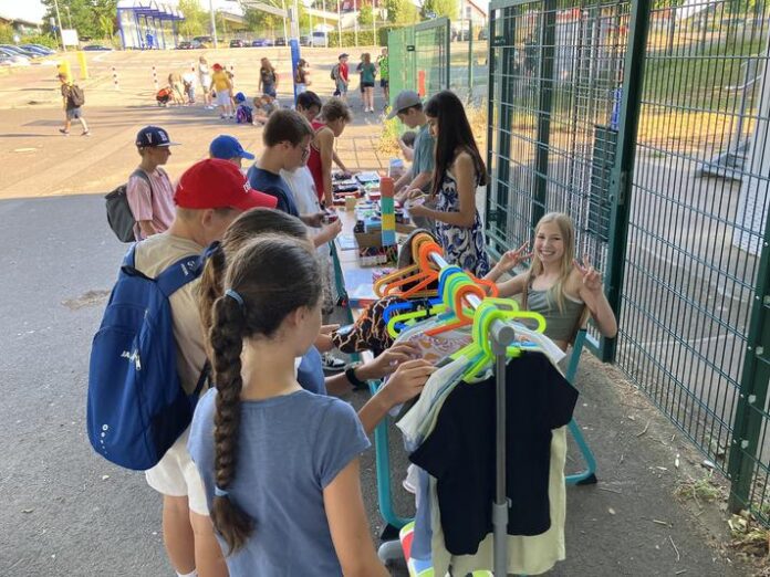 Flohmarkt mit Herz: Sechstklässler der Kopernikusschule sammeln für den guten Zweck