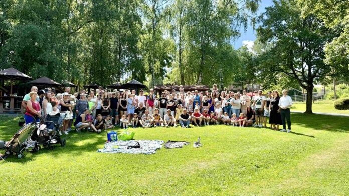 Spielen, toben und lachen wie andere Kinder auch