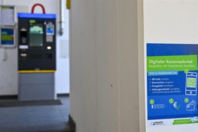 Stadt Hanau warnt vor betrügerischen QR-Codes im öffentlichen Raum