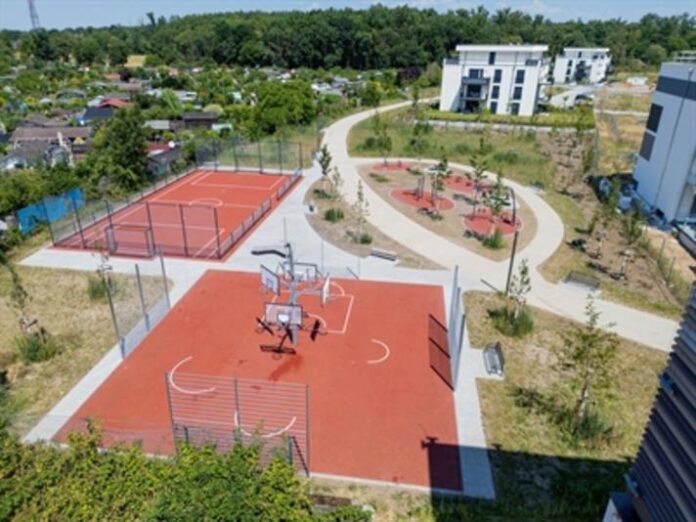 Pioneer Park Hanau: „Grüner Bogen“ bietet Sport- und Spielgeräte sowie Bäume, Blumen, Blütenpracht