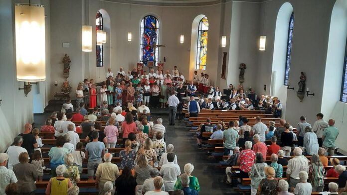 850 Jahre Großkrotzenburg: Festwochenende - Ökumenischer Festgottesdienst und Empfang im Pfarrhof