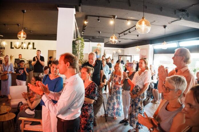 Volles Haus zur Eröffnung des neuen „LOKAL.“ in Bruchköbel.