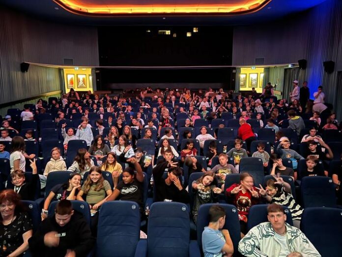 Ausflug der Ferienspielkinder aus der Gemeinde Hasselroth ins Kino nach Gelnhausen am 31.07.2025