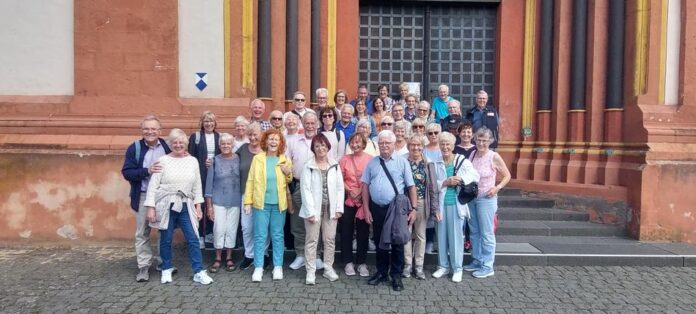 Seniorenausflug des TV Windecken nach Limburg Fachwerk, Geschichte und Dom bei bestem Wetter